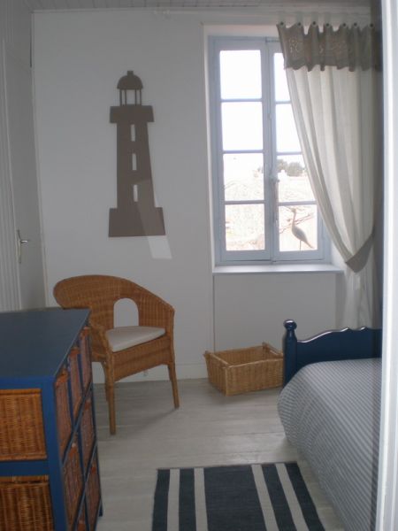 Photo 13 : CHAMBRE d'une maison située à Le Bois-Plage-en-Ré, île de Ré.