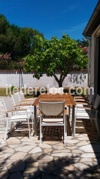 Photo 1 : EXTERIEUR d'une maison située à Les Portes, île de Ré.