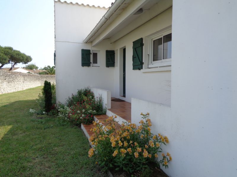 Photo 2 : EXTERIEUR d'une maison située à La Flotte-en-Ré, île de Ré.