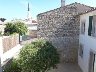 ile de ré Maison de village rnove avec jolie cour 8 personnes