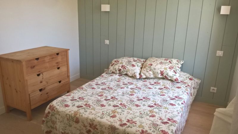 Photo 12 : CHAMBRE d'une maison située à Ars en Ré, île de Ré.