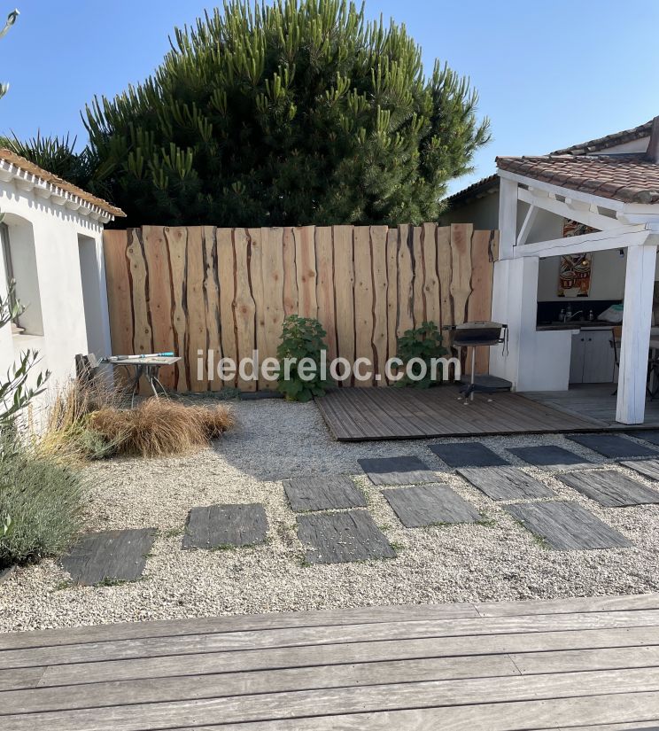 Photo 3 : EXTERIEUR d'une maison située à Loix, île de Ré.