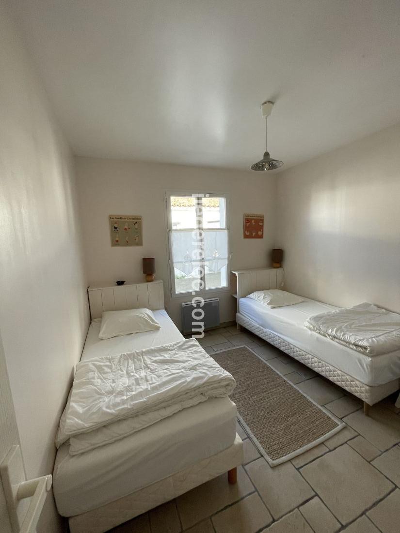 Photo 12 : CHAMBRE d'une maison située à Loix, île de Ré.