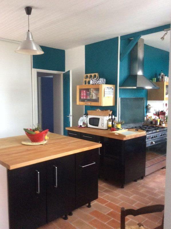 Photo 9 : CUISINE d'une maison située à Loix, île de Ré.