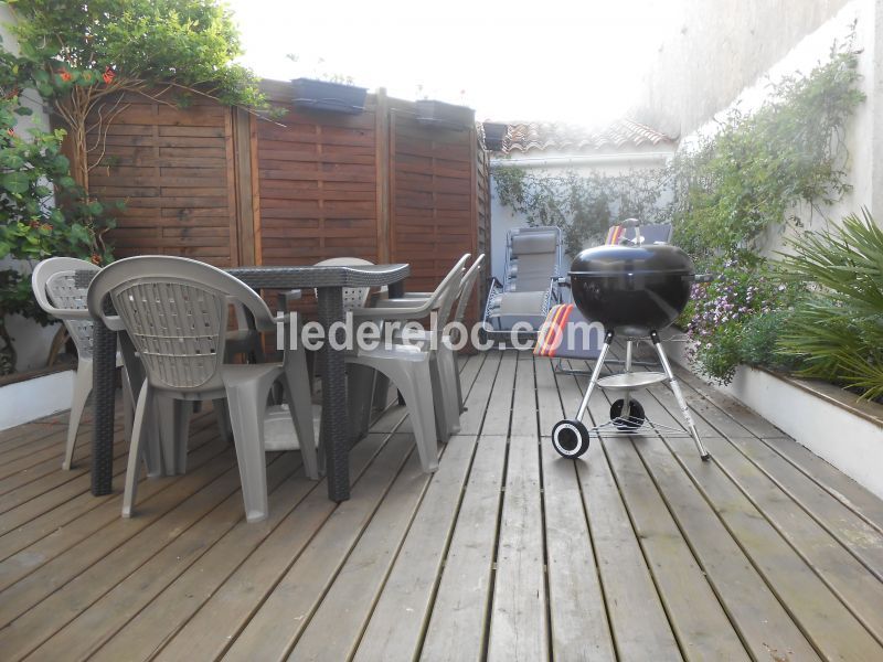 Photo 10 : TERRASSE d'une maison située à Ars en Ré, île de Ré.