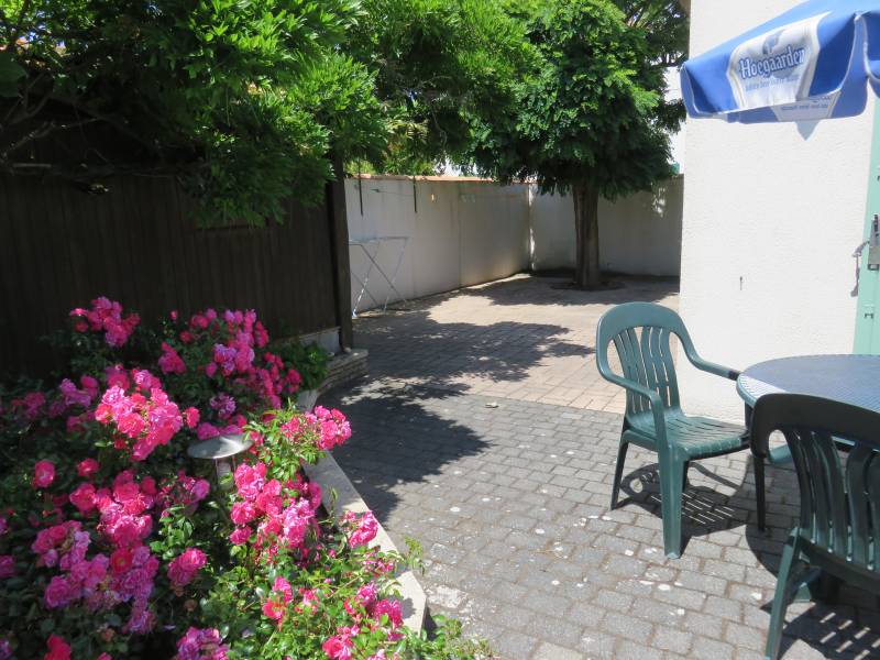 Photo 1 : TERRASSE d'une maison située à Sainte-Marie-de-Ré, île de Ré.