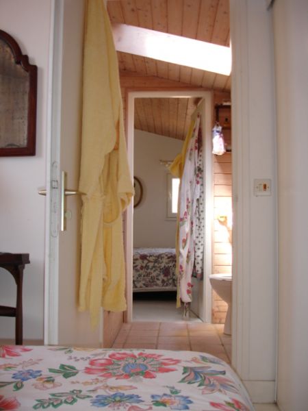 Photo 6 : SALLEDEBAIN d'une maison située à Les Portes-en-Ré, île de Ré.
