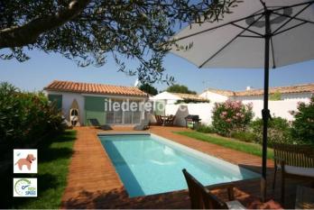 Ile de Ré:Entre plage et village, belle villa avec piscine chauffée