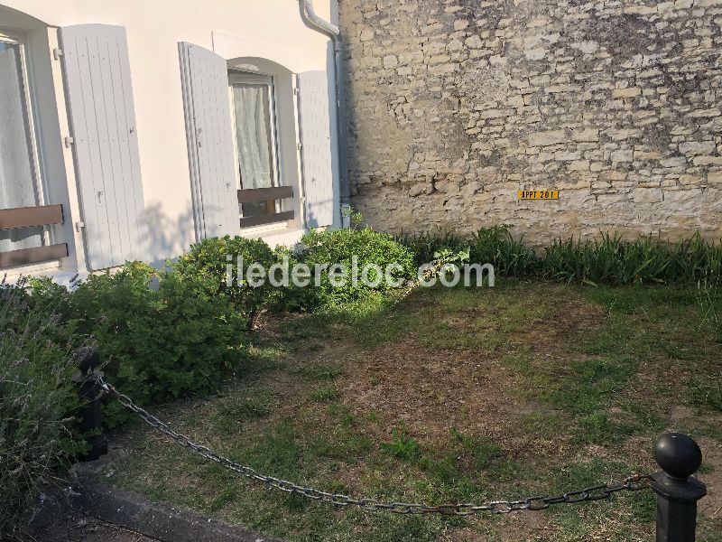 Photo 10 : EXTERIEUR d'une maison située à Saint-Martin-de-Ré, île de Ré.