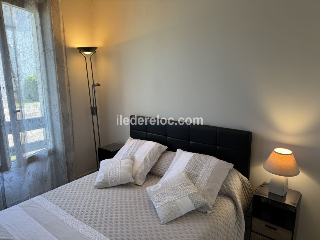 Photo 12 : CHAMBRE d'une maison située à Saint-Martin-de-Ré, île de Ré.