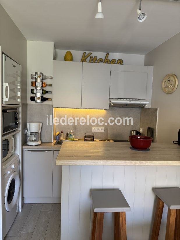 Photo 8 : CUISINE d'une maison située à Saint-Martin-de-Ré, île de Ré.