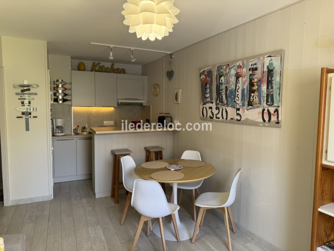 Photo 9 : CUISINE d'une maison située à Saint-Martin-de-Ré, île de Ré.
