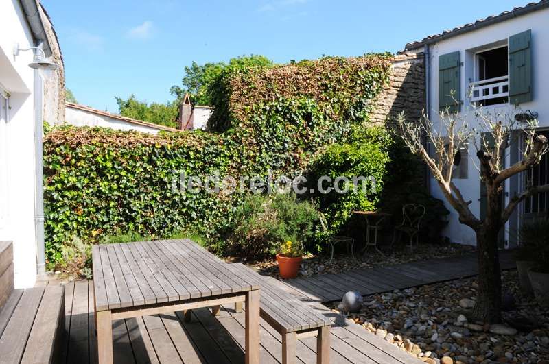 Photo 4 : TERRASSE d'une maison située à Les Portes-en-Ré, île de Ré.