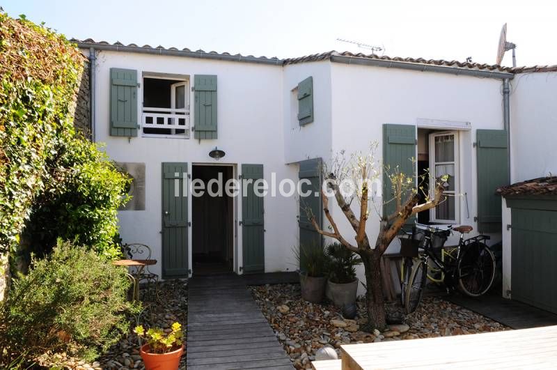 Photo 3 : EXTERIEUR d'une maison située à Les Portes-en-Ré, île de Ré.