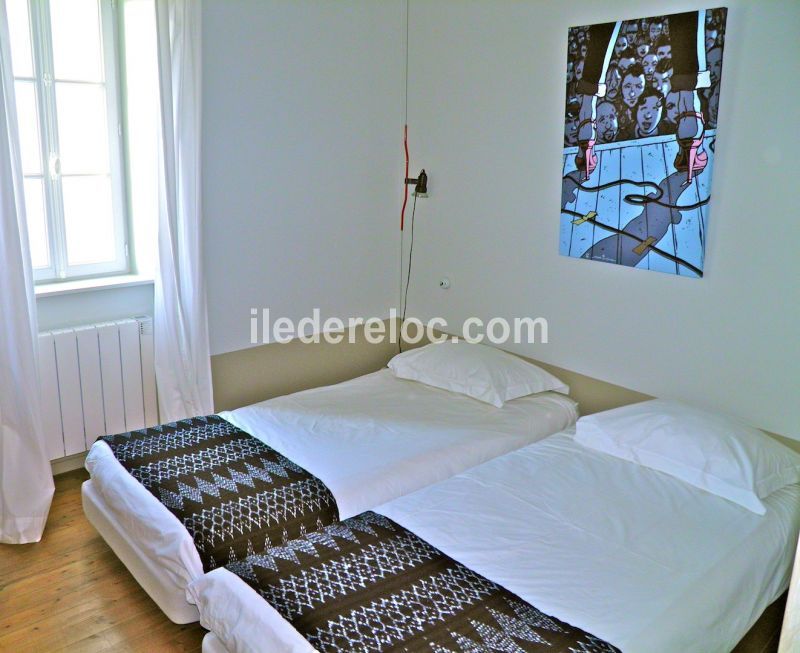 Photo 26 : CHAMBRE d'une maison située à Loix, île de Ré.