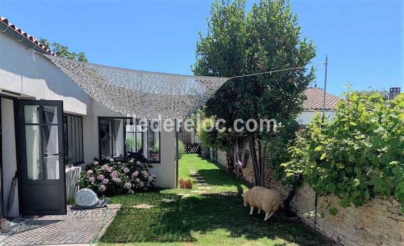 Photo 28 : JARDIN d'une maison située à Loix, île de Ré.