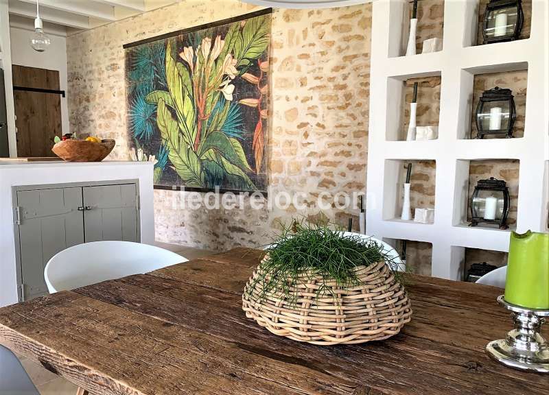 Photo 6 : CUISINE d'une maison située à Loix, île de Ré.