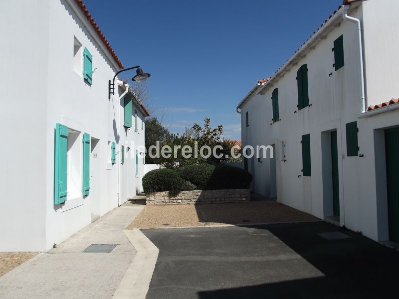 Photo 5 : EXTERIEUR d'une maison située à Ars en Ré, île de Ré.