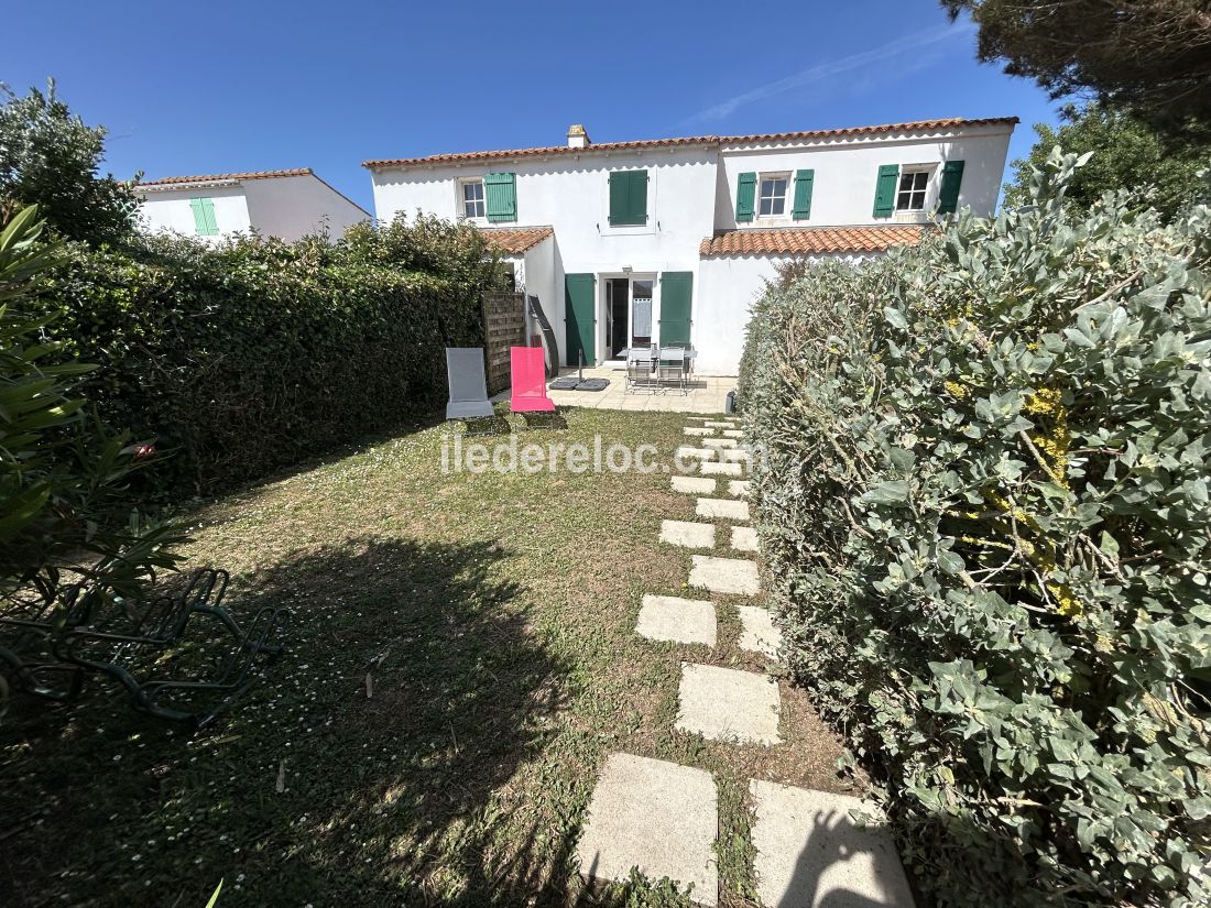 Photo 23 : JARDIN d'une maison situ&eacute;e &agrave; Ars en R&eacute;, &icirc;le de R&eacute;.