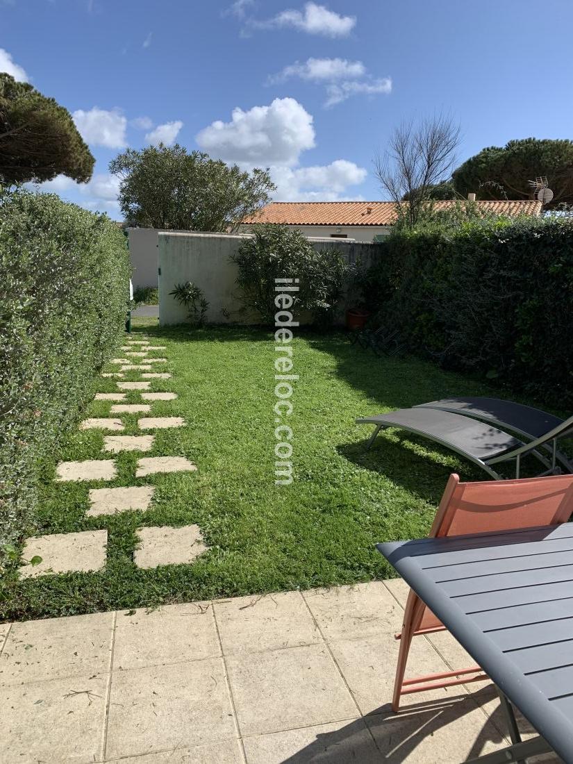 Photo 22 : JARDIN d'une maison située à Ars en Ré, île de Ré.