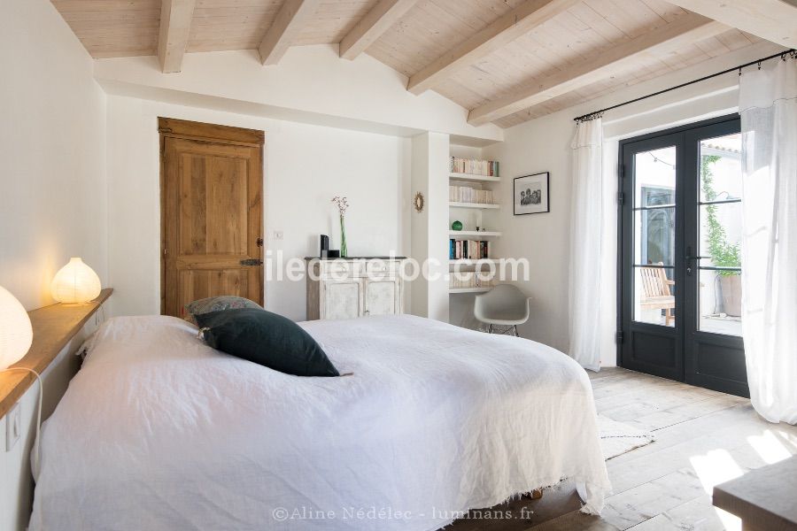 Photo 9 : CHAMBRE d'une maison située à La Couarde, île de Ré.