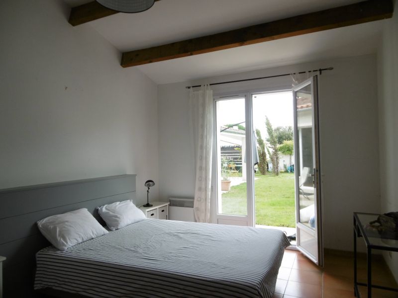 Photo 7 : CHAMBRE d'une maison située à La Couarde-sur-mer, île de Ré.