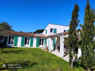 Ile de Ré:Maison à 50 m de la plage et 400 m des commerces 