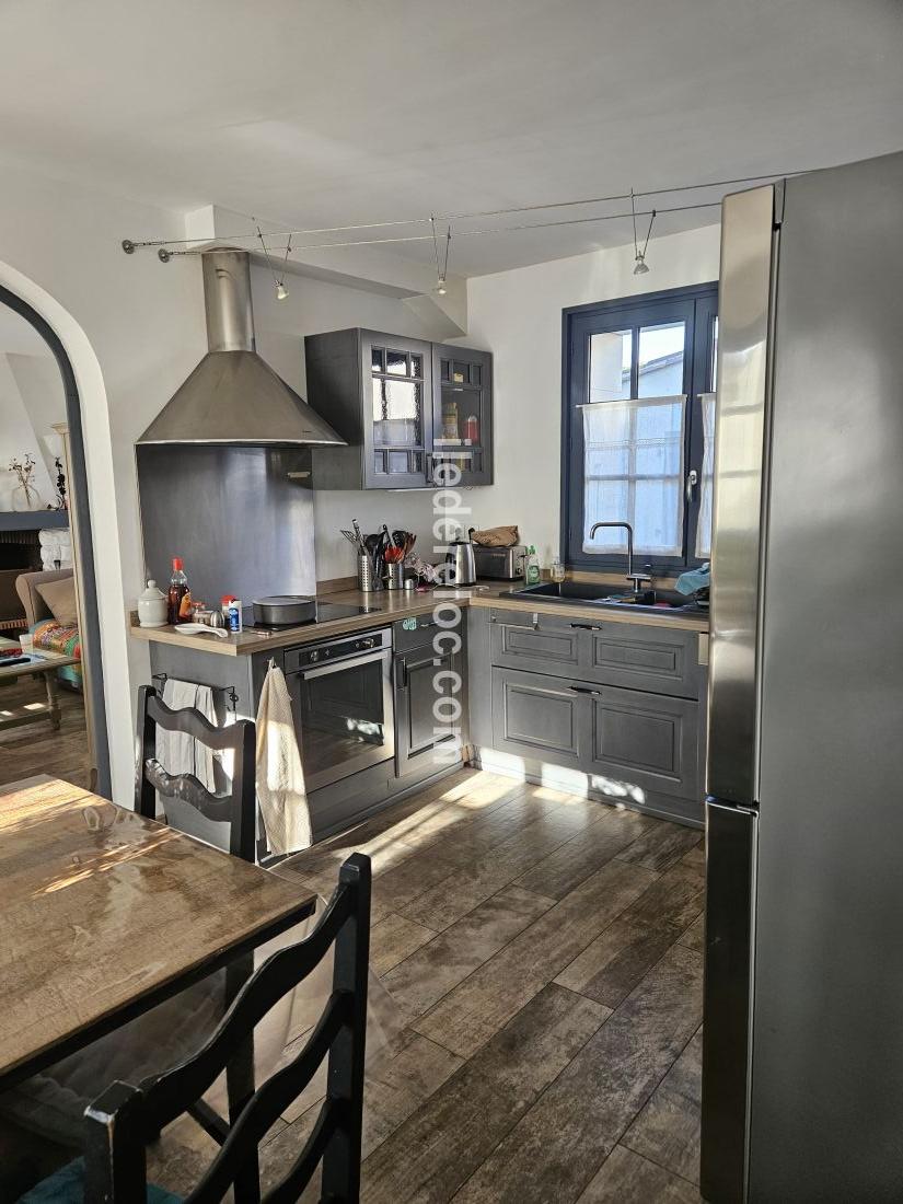 Photo 20 : CUISINE d'une maison situ&eacute;e &agrave; Loix, &icirc;le de R&eacute;.