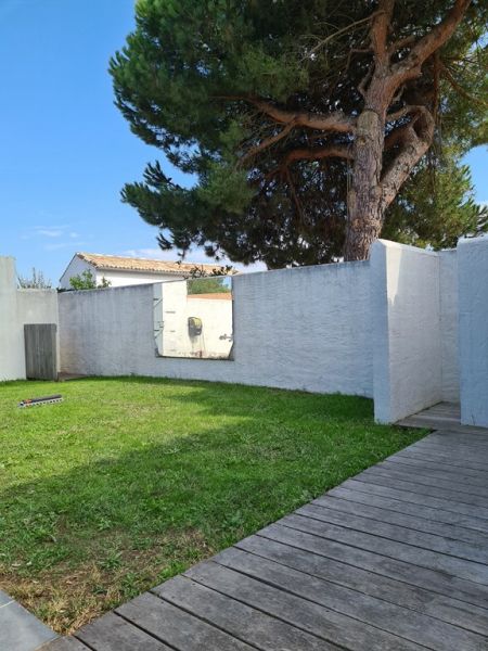 Photo 8 : EXTERIEUR d'une maison située à Les Portes-en-Ré, île de Ré.