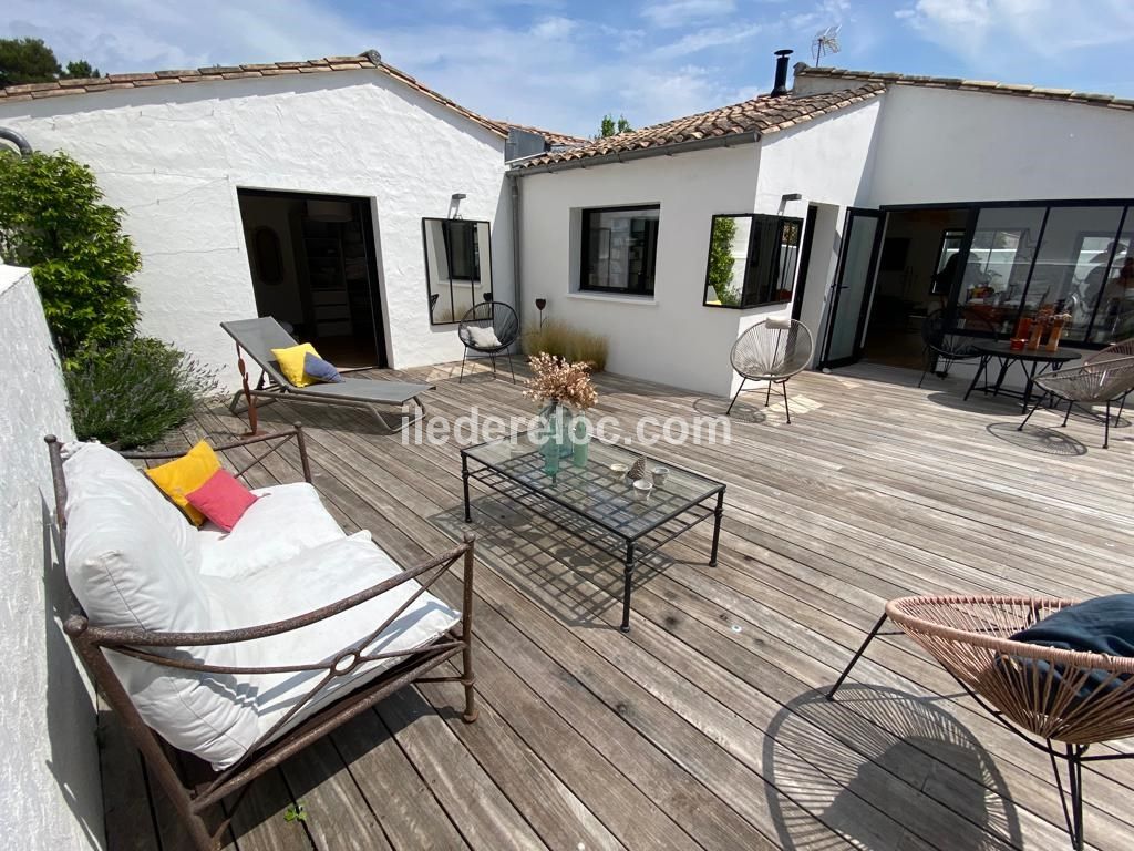 Photo 1 : EXTERIEUR d'une maison située à Les Portes-en-Ré, île de Ré.