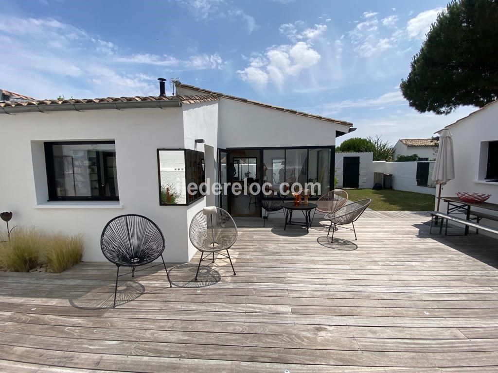 Photo 3 : EXTERIEUR d'une maison située à Les Portes-en-Ré, île de Ré.