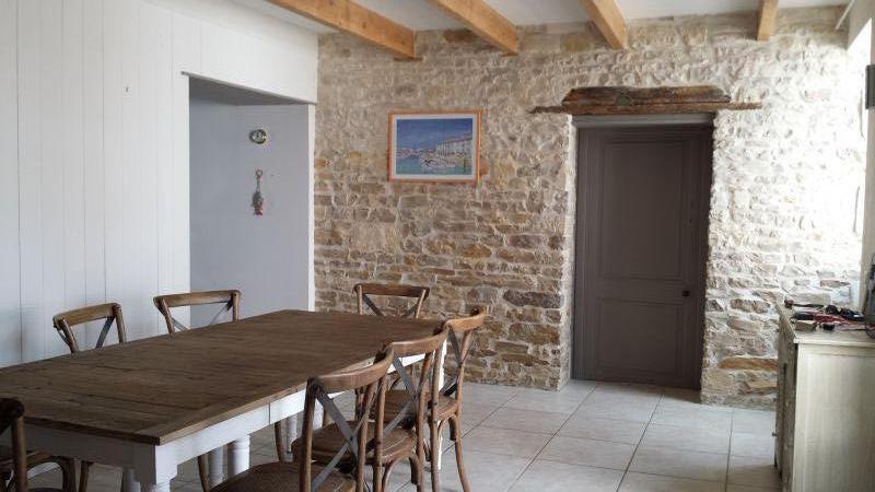 Photo 3 : SEJOUR d'une maison située à Le Bois-Plage-en-Ré, île de Ré.