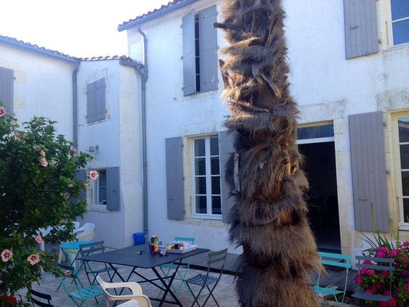 Photo 1 : EXTERIEUR d'une maison située à Le Bois-Plage-en-Ré, île de Ré.