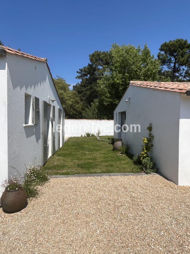 Photo 16 : EXTERIEUR d'une maison située à Ars en Ré, île de Ré.