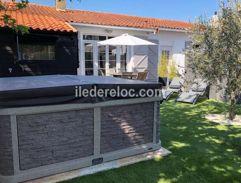 Photo 1 : EXTERIEUR d'une maison située à La Couarde-sur-mer, île de Ré.