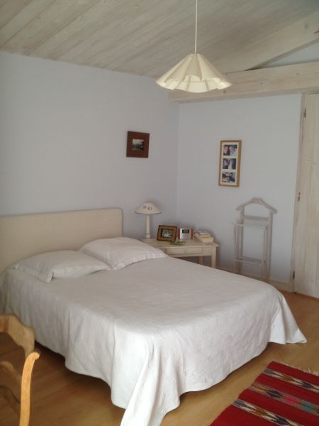 Photo 5 : CHAMBRE d'une maison située à La Couarde-sur-mer, île de Ré.