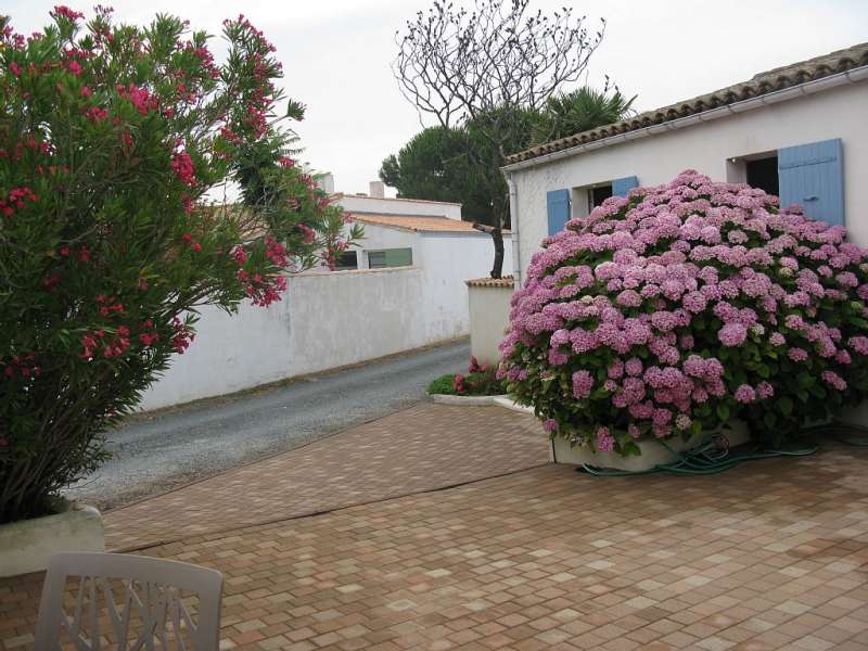 Photo 2 : EXTERIEUR d'une maison située à Le Bois-Plage-en-Ré, île de Ré.