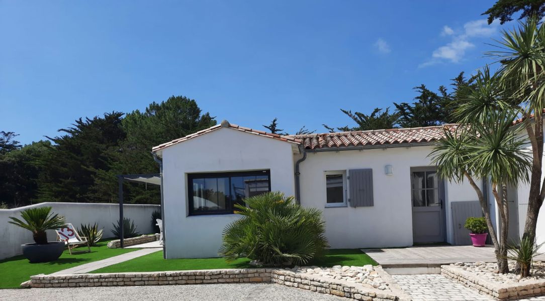 Photo 2 : EXTERIEUR d'une maison située à Le Bois-Plage-en-Ré, île de Ré.