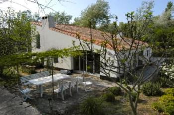 Ile de Ré:Maison sur terrain arboré 