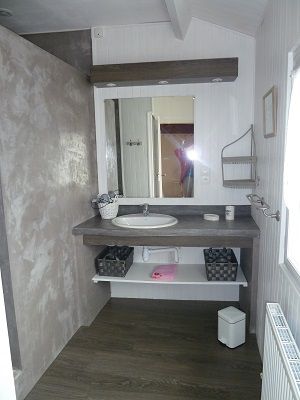 Photo 10 : SALLEDEBAIN d'une maison située à Saint-Martin, île de Ré.