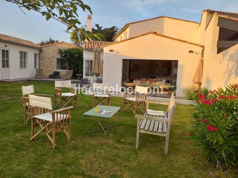 Photo 1 : JARDIN d'une maison située à Ars en Ré, île de Ré.