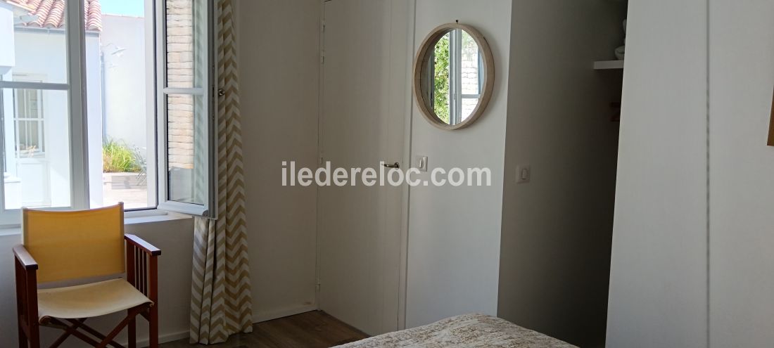 Photo 17 : CHAMBRE d'une maison située à Ars en Ré, île de Ré.