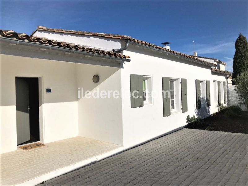 Photo 26 : EXTERIEUR d'une maison située à La Flotte-en-Ré, île de Ré.