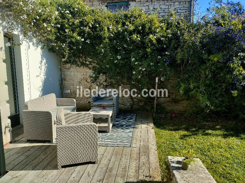 Photo 12 : JARDIN d'une maison située à Le Bois-Plage-en-Ré, île de Ré.