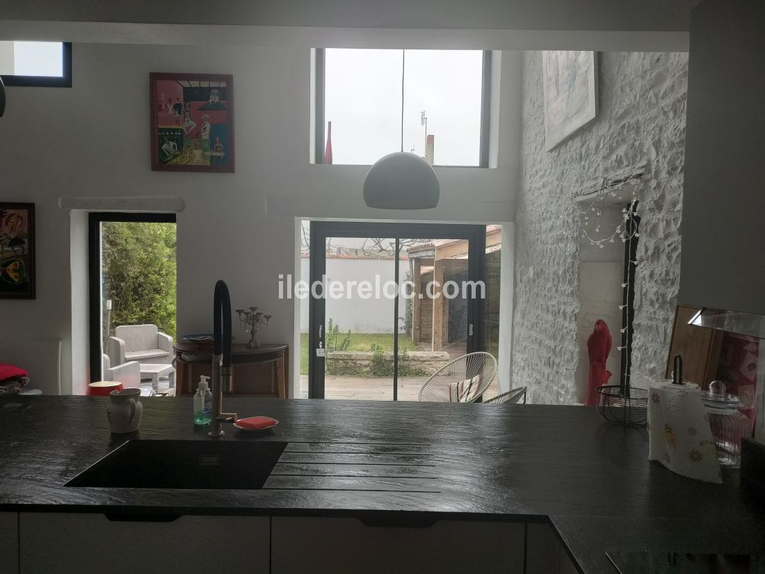 Photo 37 : CUISINE d'une maison située à Le Bois-Plage-en-Ré, île de Ré.