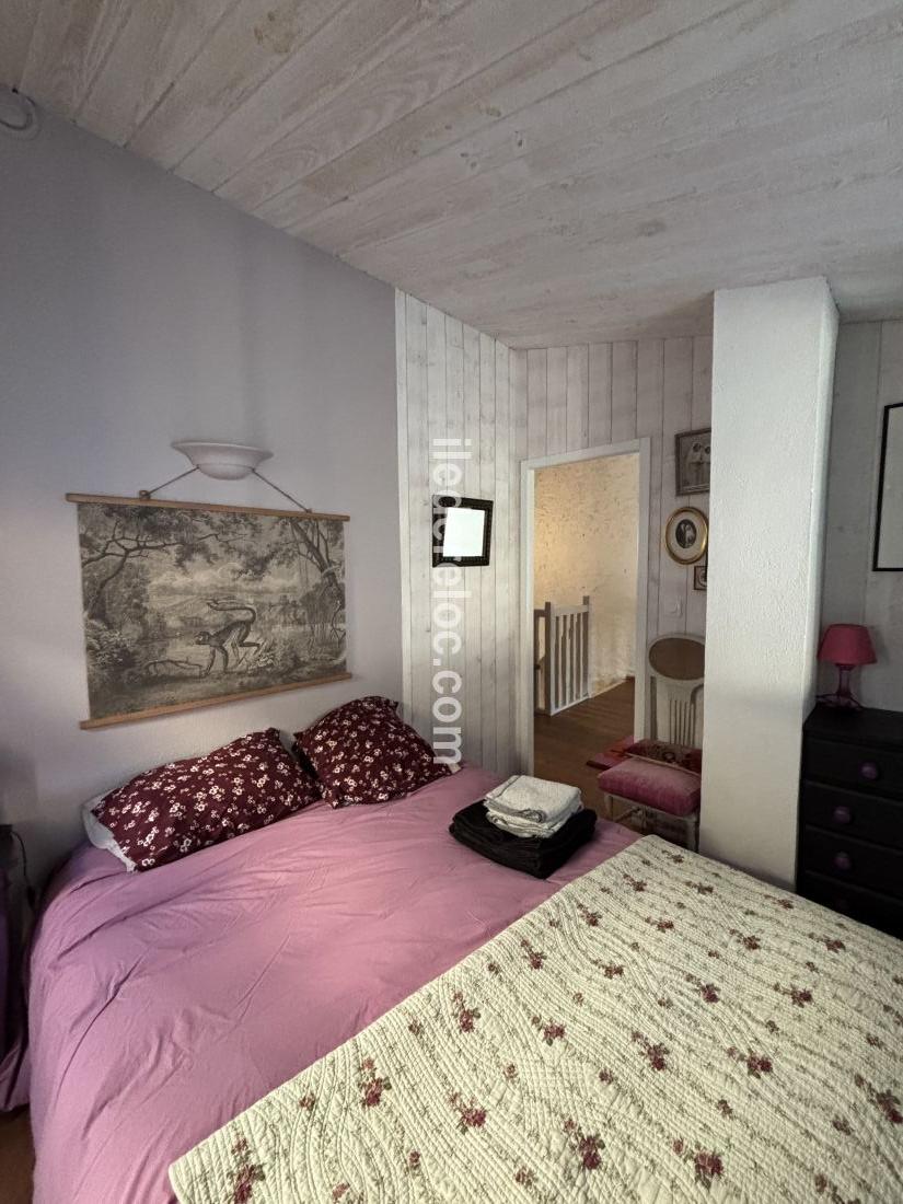 Photo 48 : CHAMBRE d'une maison situ&eacute;e &agrave; Le Bois-Plage-en-R&eacute;, &icirc;le de R&eacute;.