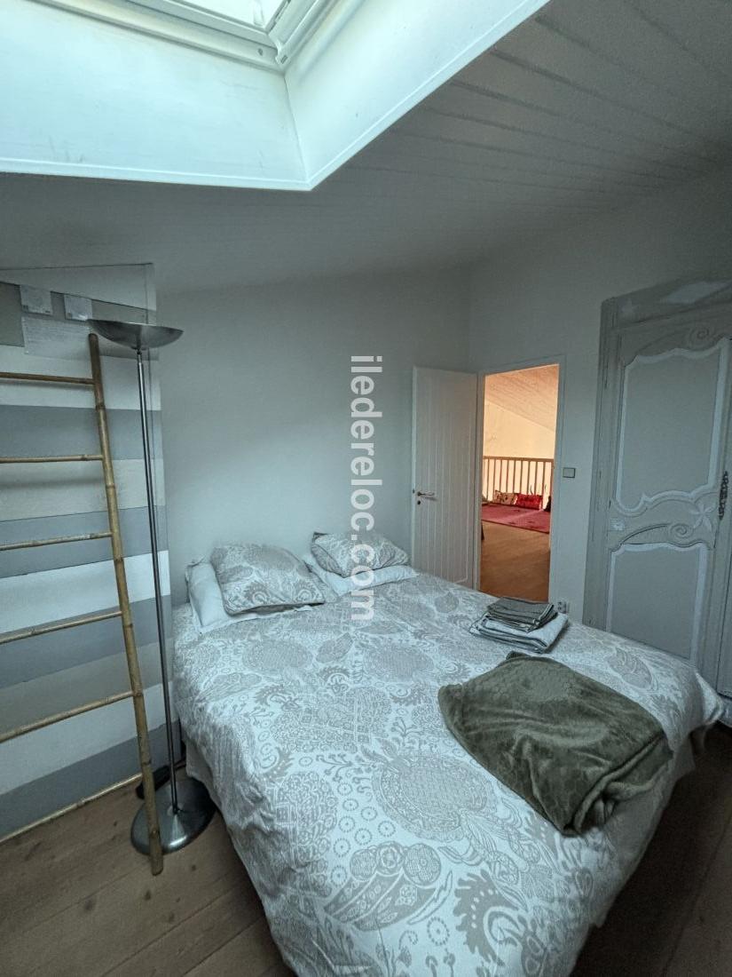 Photo 44 : CHAMBRE d'une maison situ&eacute;e &agrave; Le Bois-Plage-en-R&eacute;, &icirc;le de R&eacute;.