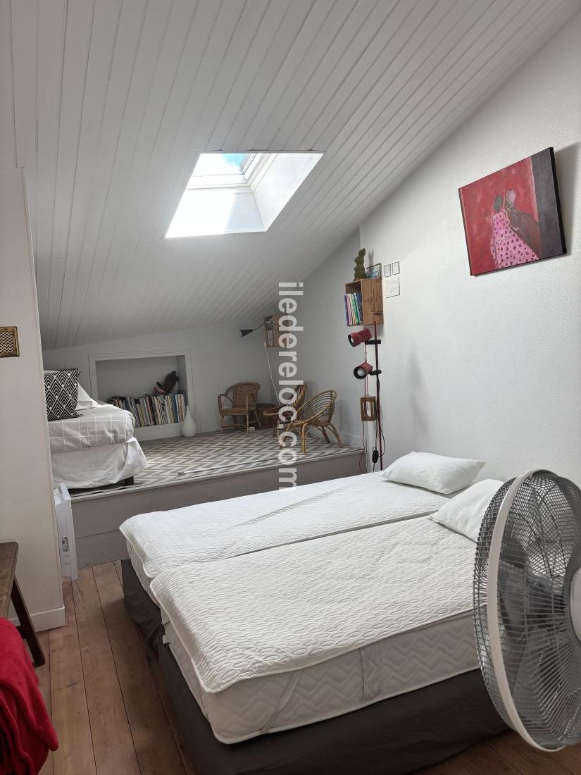 Photo 41 : CHAMBRE d'une maison situ&eacute;e &agrave; Le Bois-Plage-en-R&eacute;, &icirc;le de R&eacute;.