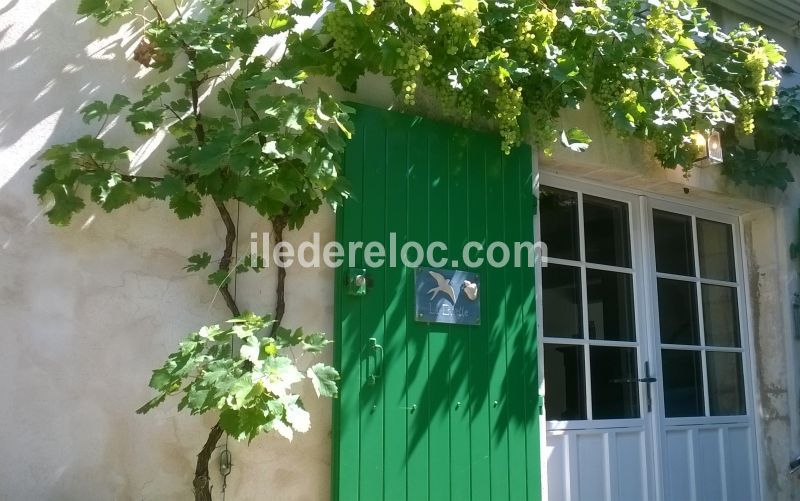 Photo 1 : EXTERIEUR d'une maison située à La Flotte, île de Ré.