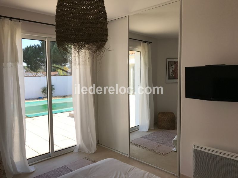 Photo 22 : CHAMBRE d'une maison située à Le Bois-Plage-en-Ré, île de Ré.